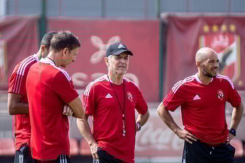 قرار مفاجئ من مارسيل كولر بشأن مستقبل نجم دفاع الاهلي.. ماذا حدث؟