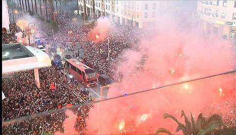 استقبال حافل لبعثة منتخب المغرب بعد العودة من كأس العالم 2022.. “فيديو”