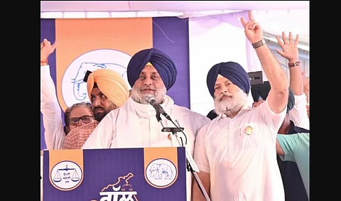 Punjab: Cops use force to disperse farmers trying to march inside SAD event
