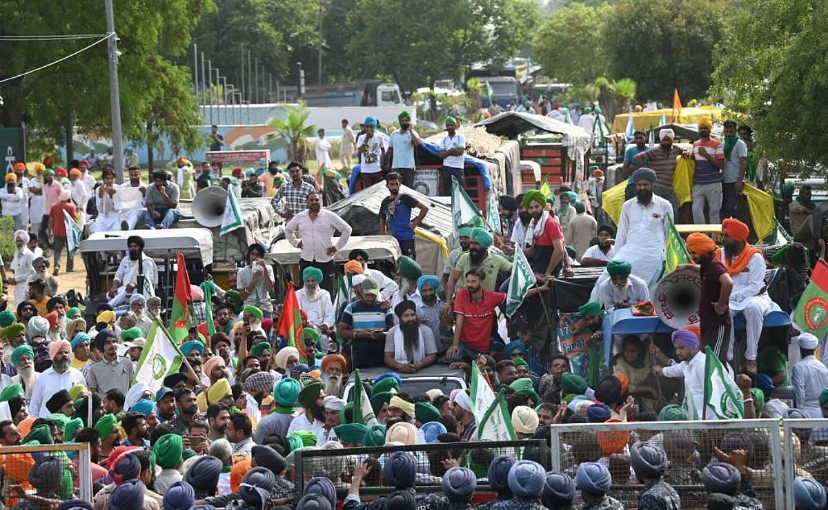 Farmers' 'Chandigarh Chalo' march stopped; leaders detained by police