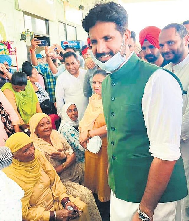 Berperang berinteraksi dengan warga lanjut usia