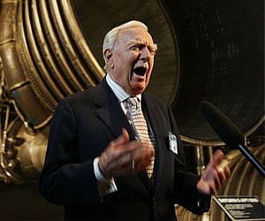 Legendary CBS anchor Cronkite dies at 92