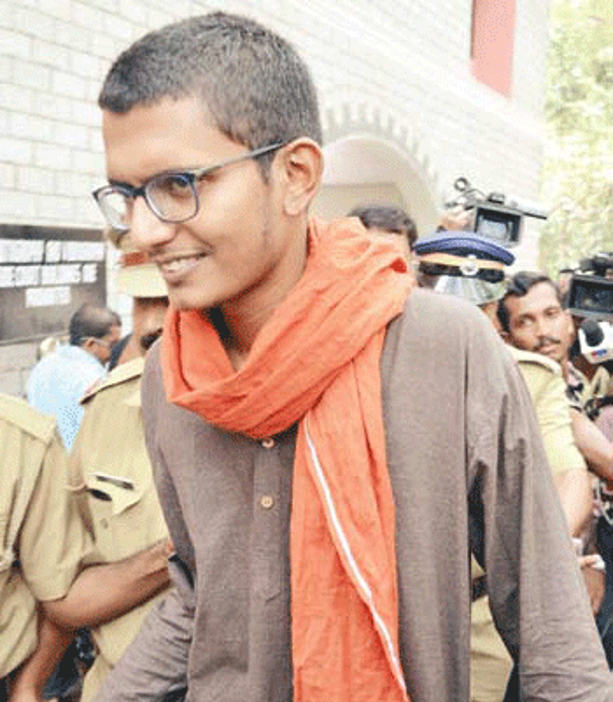 Sabarinath Actor Total4U Fraud Main Accused Sabarinath Surrenders after Three Years on ...