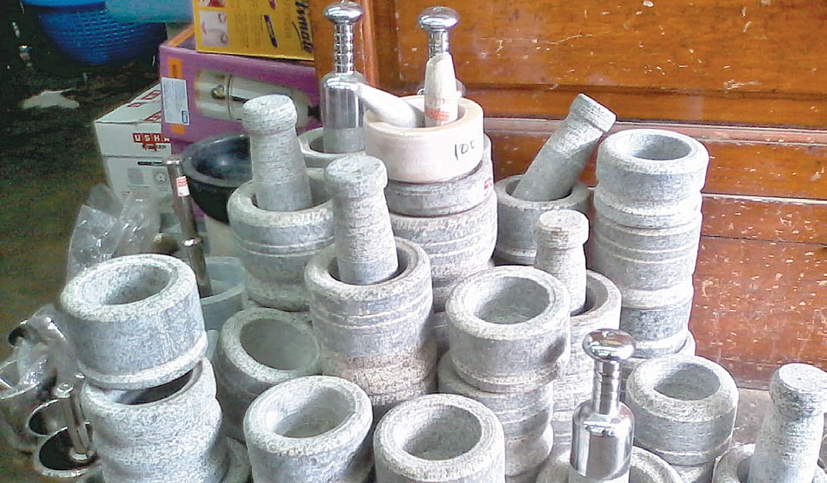 Yours Traditionally: The Good Old Ammi and Kuzhavi!