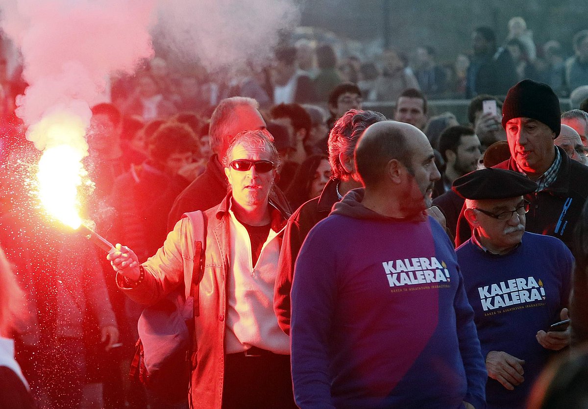 Thousands protest Spain's dispersion policy for ETA inmates