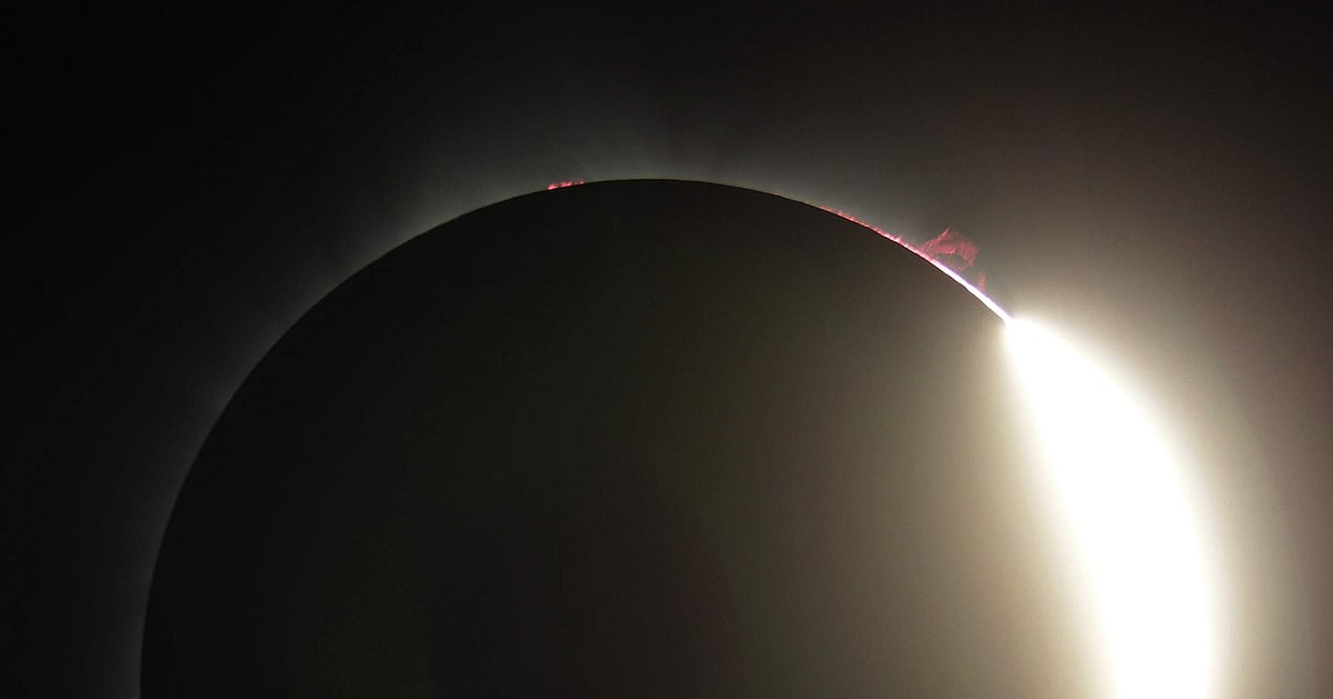 Historic total solar eclipse turns day into night across the US