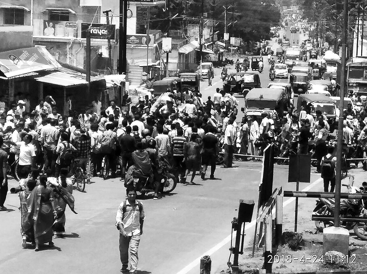 People block road protesting water crisis