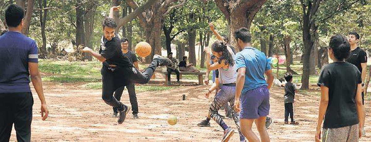 Let’s go offline: group brings b’lureans together