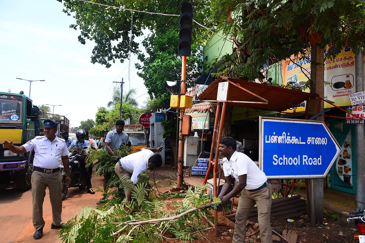 Ambattur Rto Ground Defunct traffic signal at Chennai's Ambattur spells danger