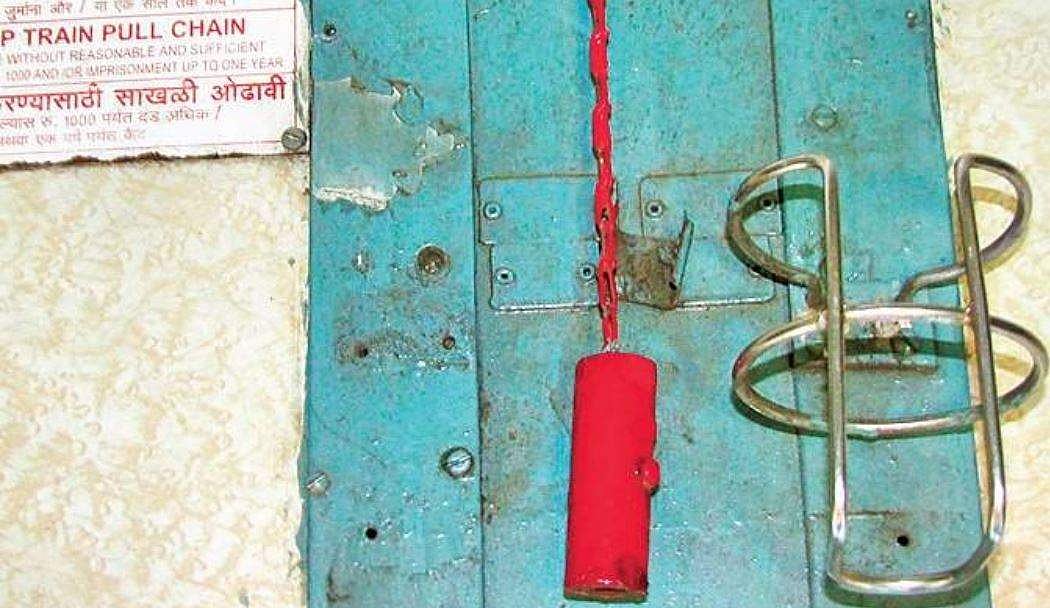 Railways warns against misuse of alarm chains