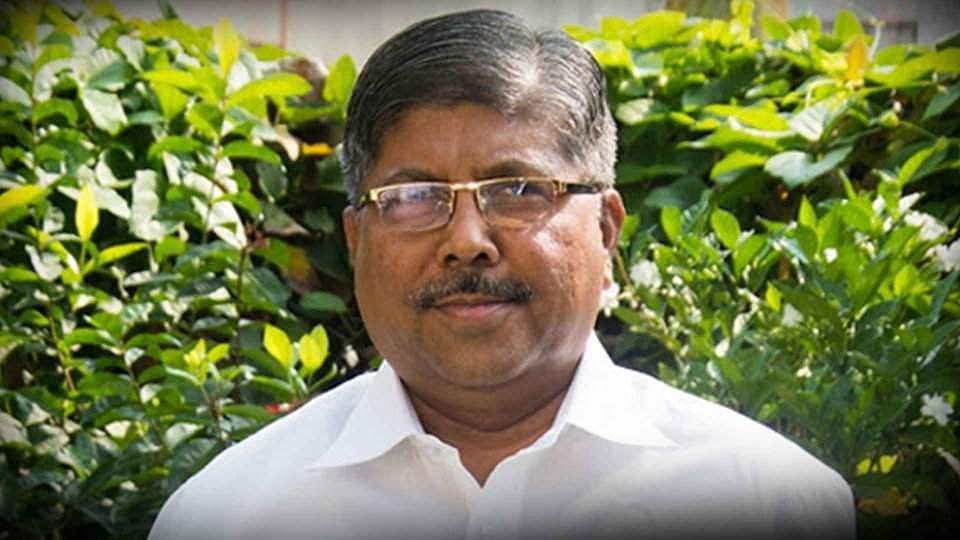 Political discussions took place between Fadnavis and Raut, but they ...