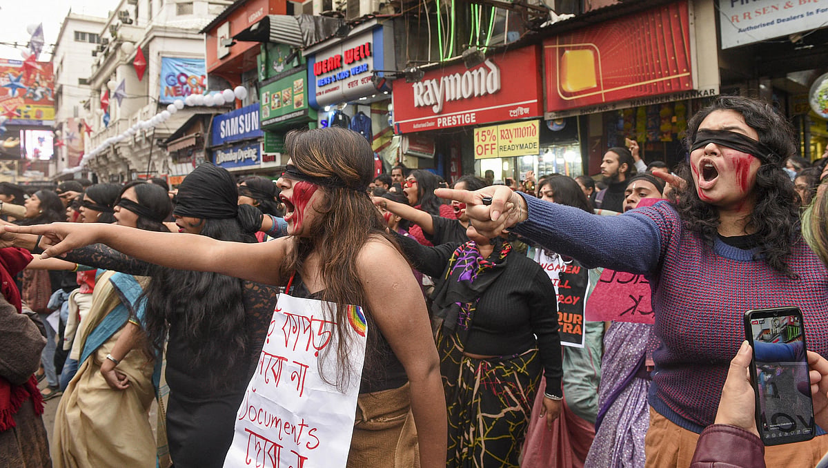 From covering eyes to reciting poem: Women stage unique protest against ...