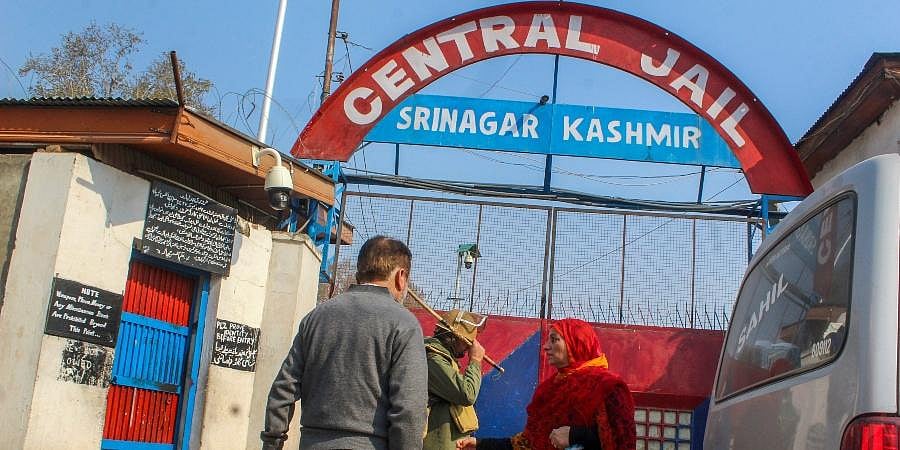 COVID-19: Supreme Court takes suo moto cognisance of overcrowding prisons