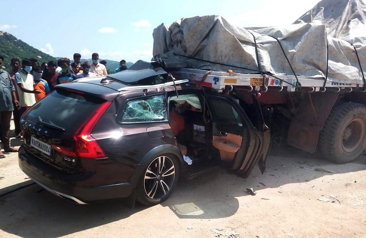 Four, including three people from same family killed in road accident ...