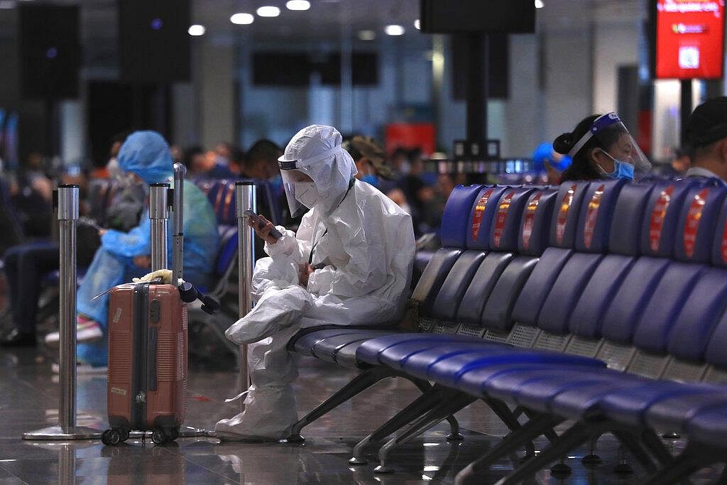 US reports 1st case of omicron variant in returning traveler