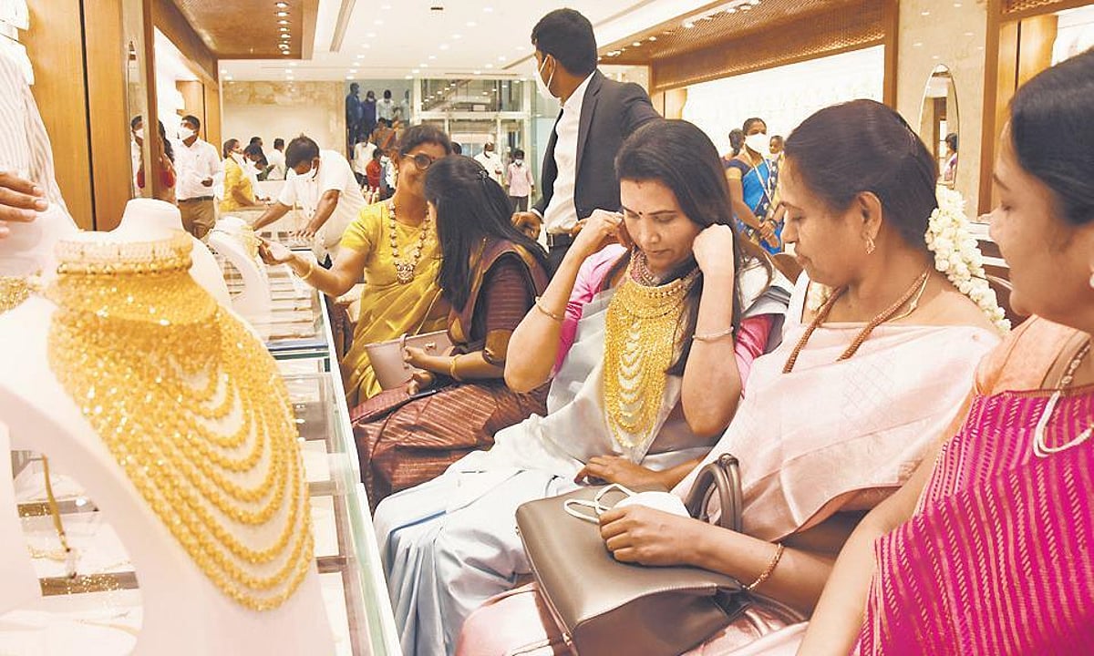 Pothys opens new store at Chromepet