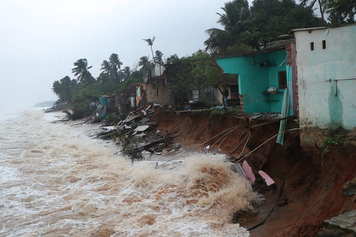 Cyclone Building Collapse Cyclone Mandous wrecks havoc in Puducherry, fifteen houses on ...