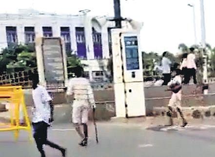 Gang attacks photographer on Chennai's Marina Beach near DGP office
