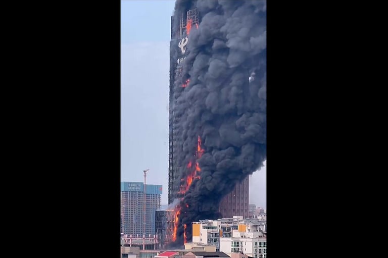 Telecom Fire Huge fire in 42-floor skyscraper housing China Telecom in Changsha city ...