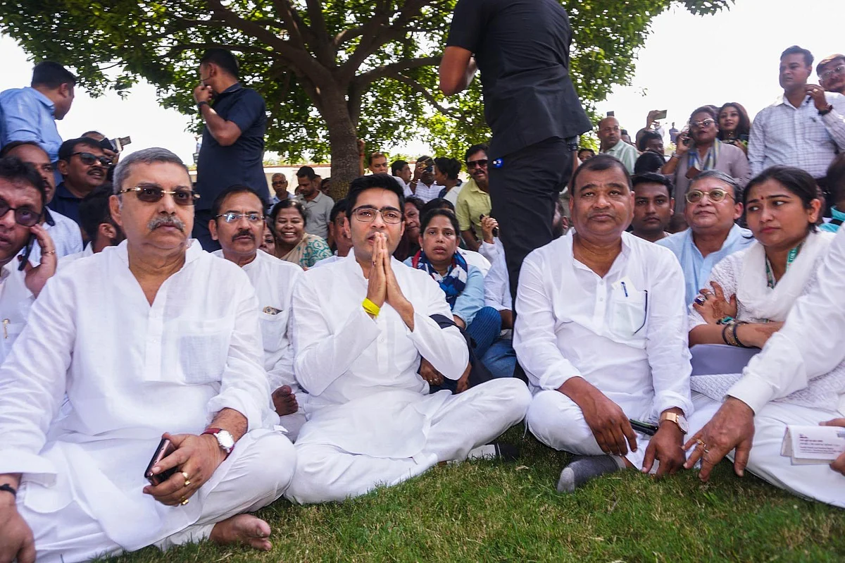 Abhishek Banerjee Leads Tmc Protest At Rajghat Pressing Centre To Abhishek Banerjee Leads Tmc Protest At Rajghat Pressing Centre To