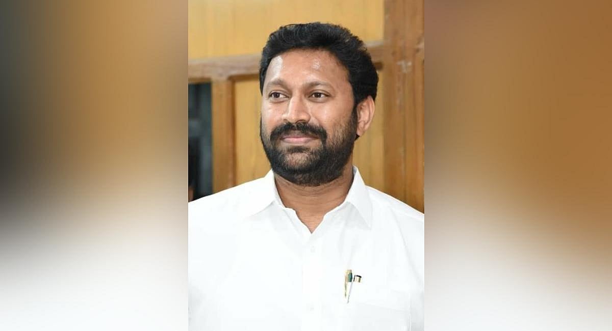 YSRC MP Avinash Reddy releases video, finds fault with CBI probe