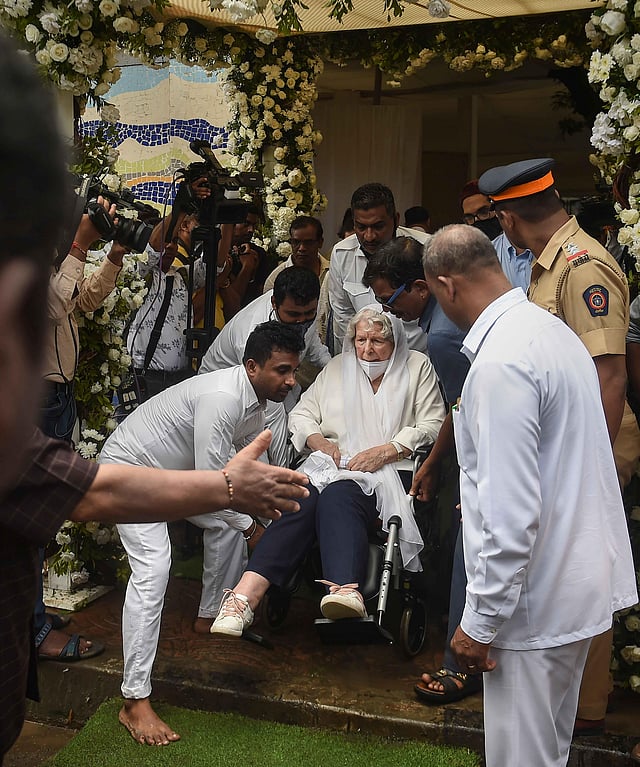 Cyrus Mistry cremated in Mumbai; Simone Tata attends funeral