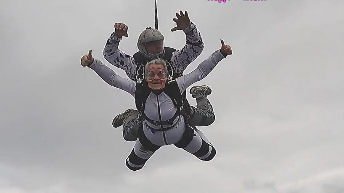 <div class="paragraphs"><p>73 Year Old CS:GO Streamer Wins Over The Community By Going Skydiving</p></div>