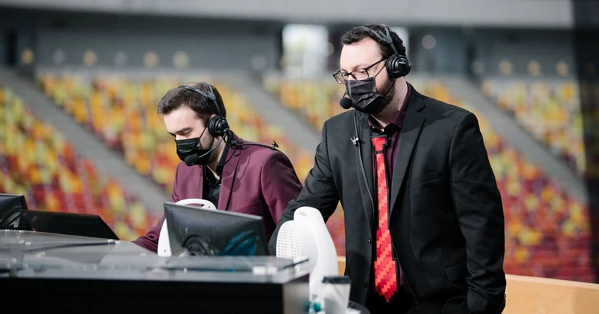 <div class="paragraphs"><p>syndereN and SUNSfan casting a game at TI10</p></div>