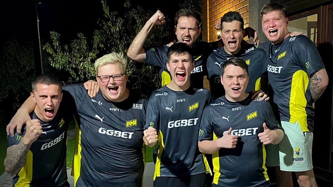 <div class="paragraphs"><p>S1mple, B1t Win At Esports Awards 2021</p></div>