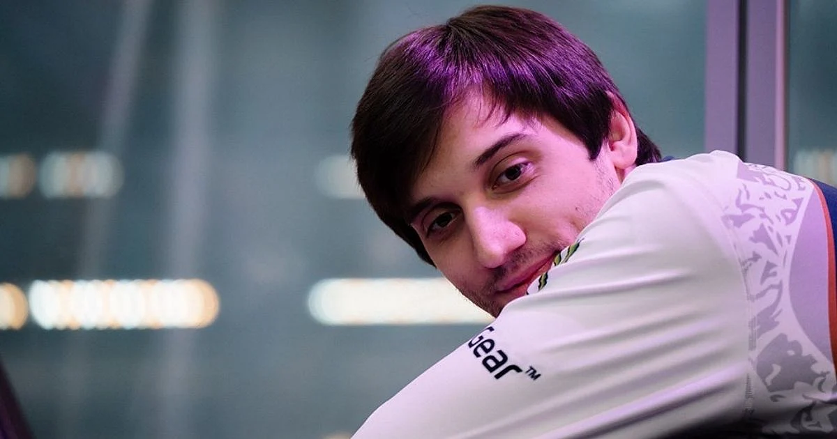 <div class="paragraphs"><p>Arteezy at TI10</p></div>