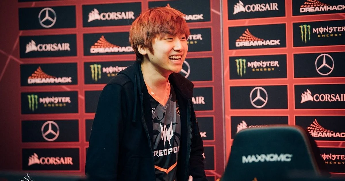 <div class="paragraphs"><p>Febby as TNC Predator's coach at the DreamLeague S13 Major</p></div>