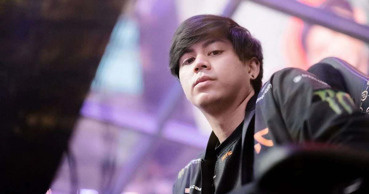 <div class="paragraphs"><p>DJ with Fnatic at TI10</p></div>
