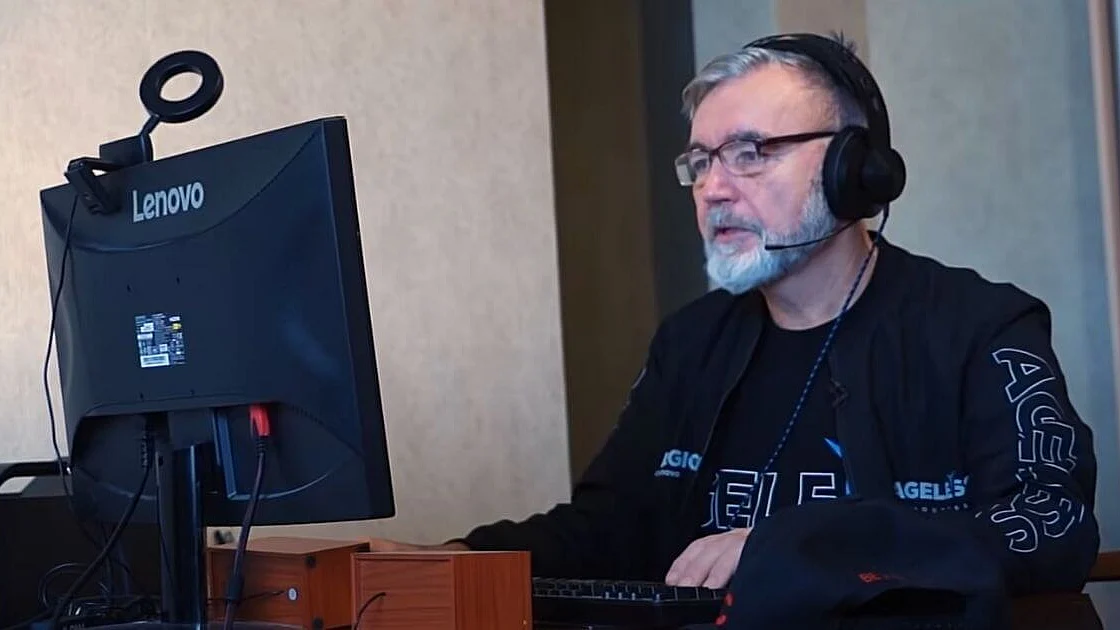 <div class="paragraphs"><p>The 63-Year-Old CS:GO Player Who Competes In Tournaments </p></div>