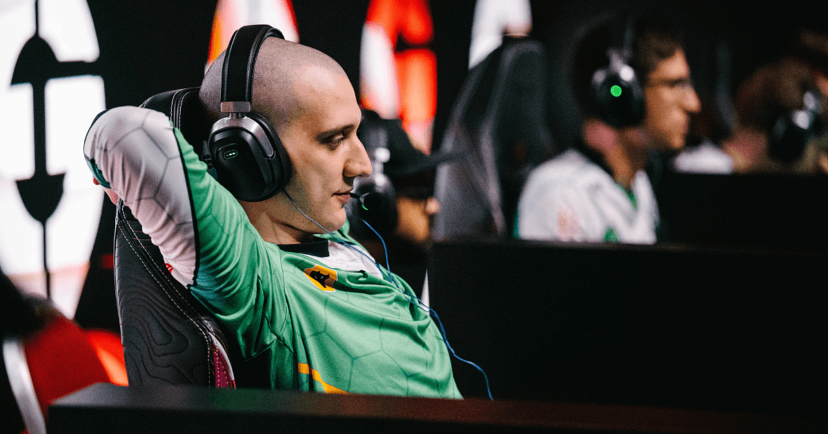 <div class="paragraphs"><p>Arteezy at The International 11</p></div>
