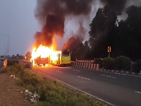 Maratha Andolan : लालपरीची सेवा कोलमडली, मराठवाड्याकडे जाणाऱ्या गाड्या रद्द, प्रवाशांचे हाल