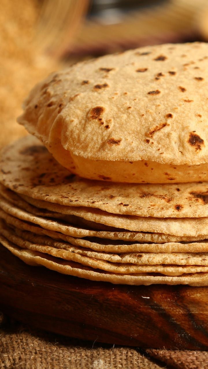 Eating Stale Roti : सकाळी चहा सोबत शिळी चपाती खाल्ली तर काय होईल
