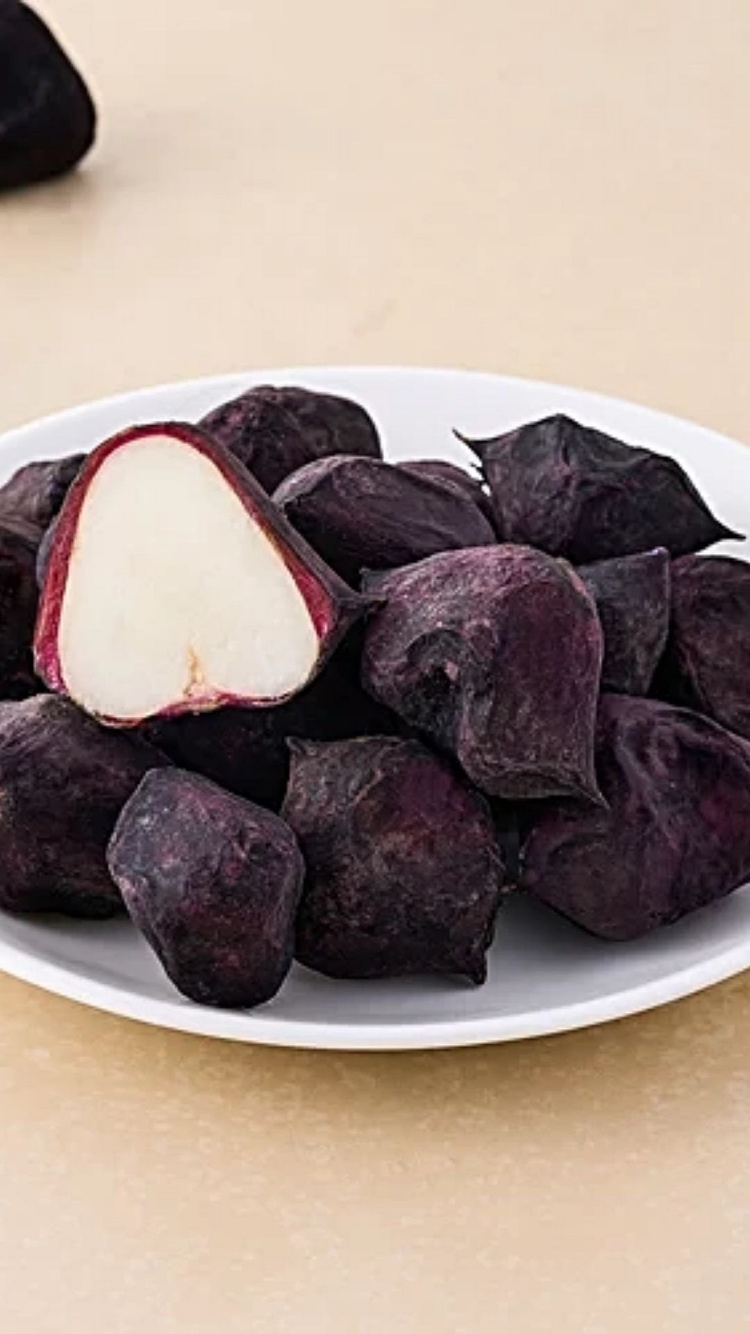 Water Chestnut Benefits : शिंगाड्याचे सेवन आरोग्यासाठी फायदेशीर, पण ...