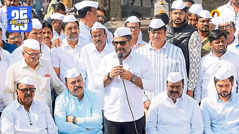 India Aghadi and Maha Vikas Aghadi Protest