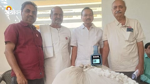 From left to right: Vijay Nival, Jayantrao Bapat, Balasaheb Mangulkar, Milind Damle