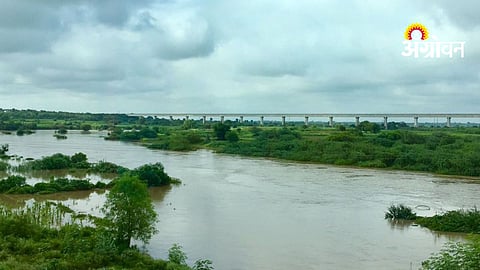 Solapur railway bridge touched by floodwater first time
