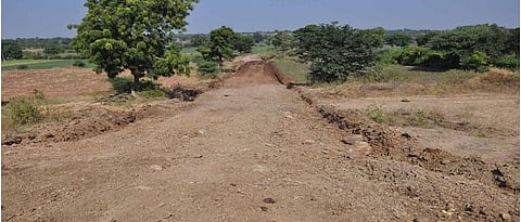 Allegation of causing damage to Sangrampur taluka in allotment of agricultural roads