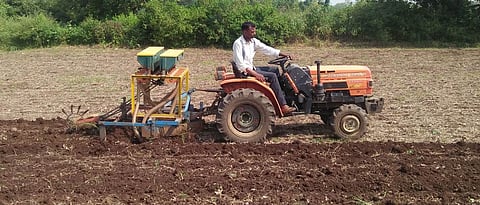 use improved sowing machine for sowing of rabi crops.