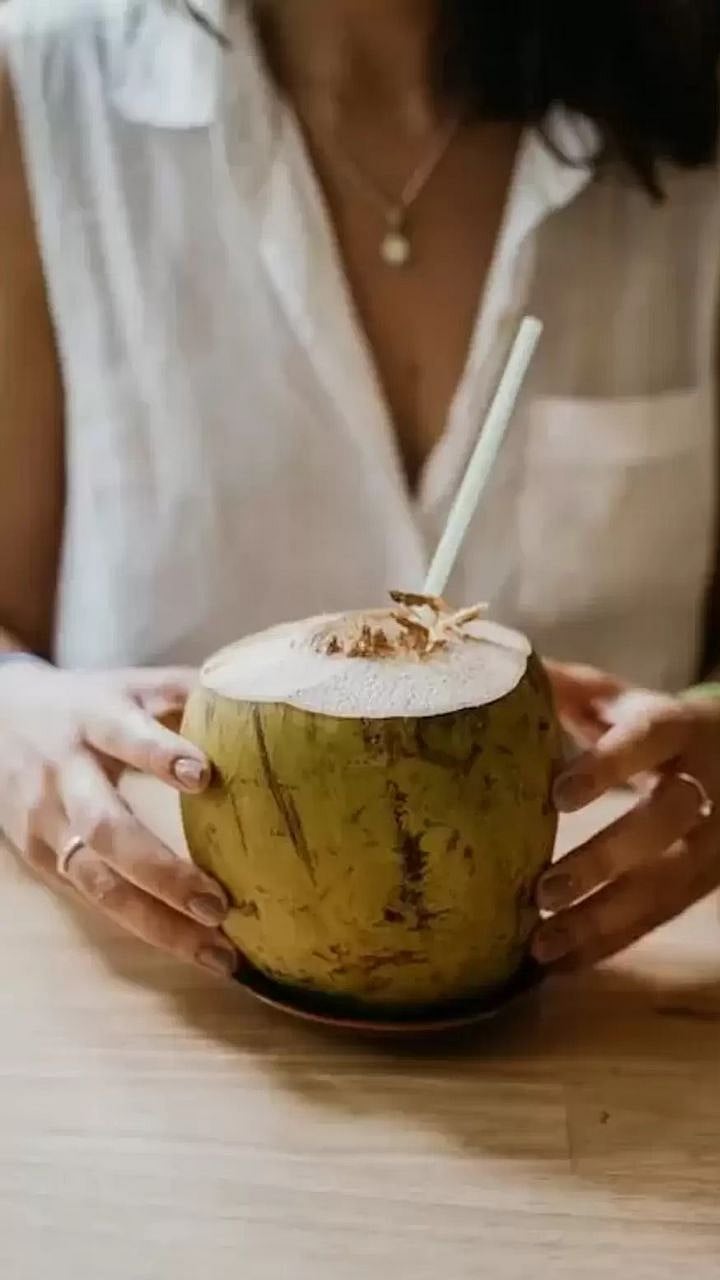 Coconut Water Benefits : गर्भधारणा काळात नारळ पाणी पिल्यास फायदे होतात ...