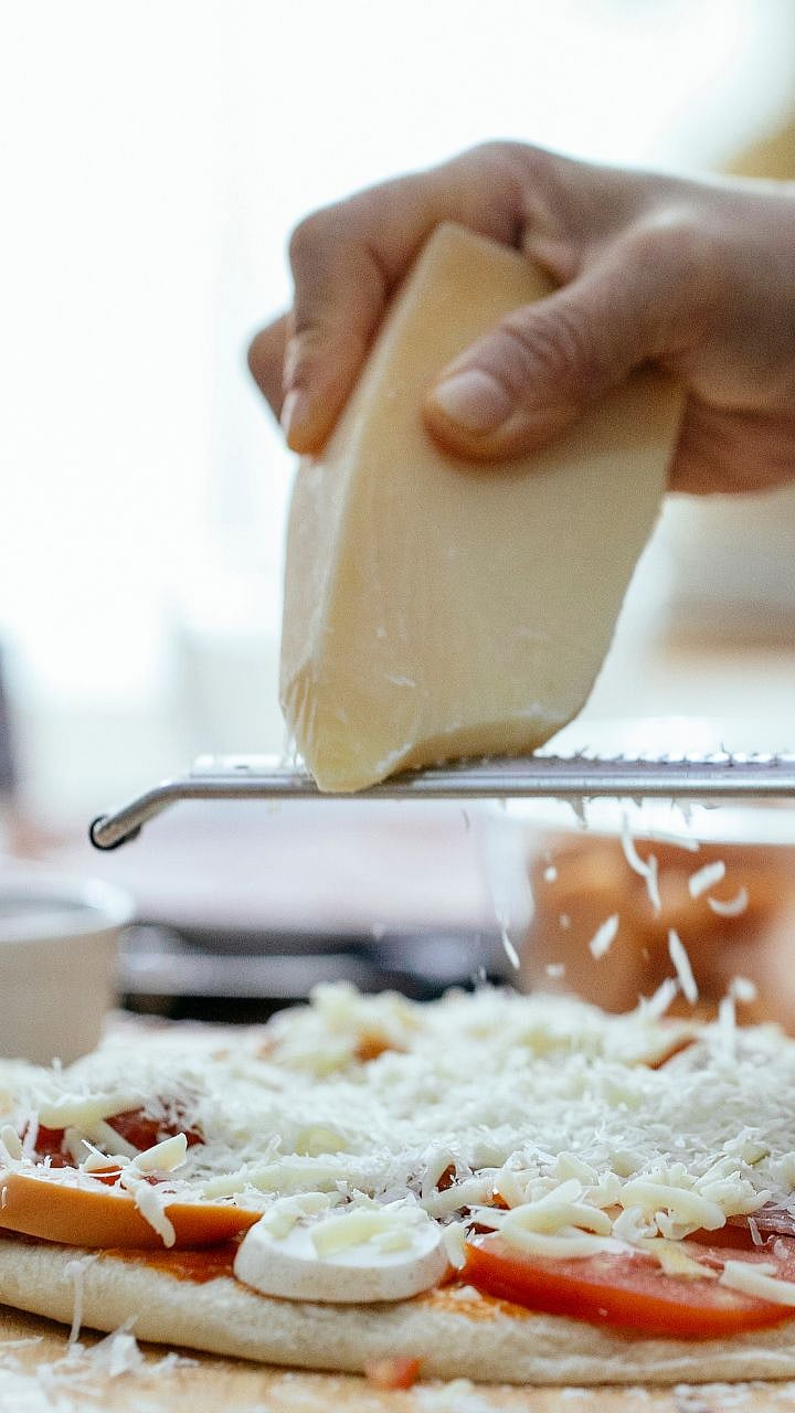 Cheese Use : विविध पदार्थांत वाढतोय चीजचा वापर ; चिज उत्पादनात वाढत्या ...