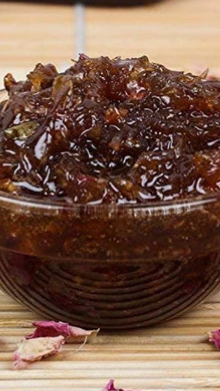 Gulkanda Eating : आयुर्वेदातील सर्वोत्कृष्ट औषधांपैकी एक 'गुलकंद' ५ ...