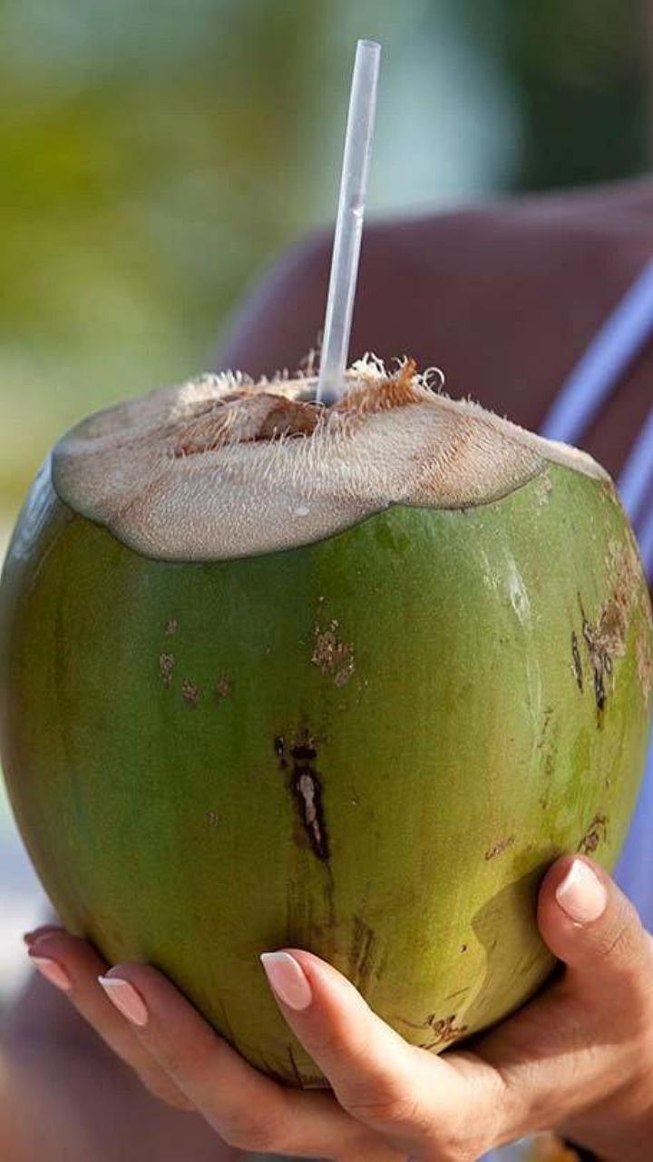 Coconut Water । रोज एक नारळ पाणी अन् कमजोरी थकवा होईल दूर । A coconut ...