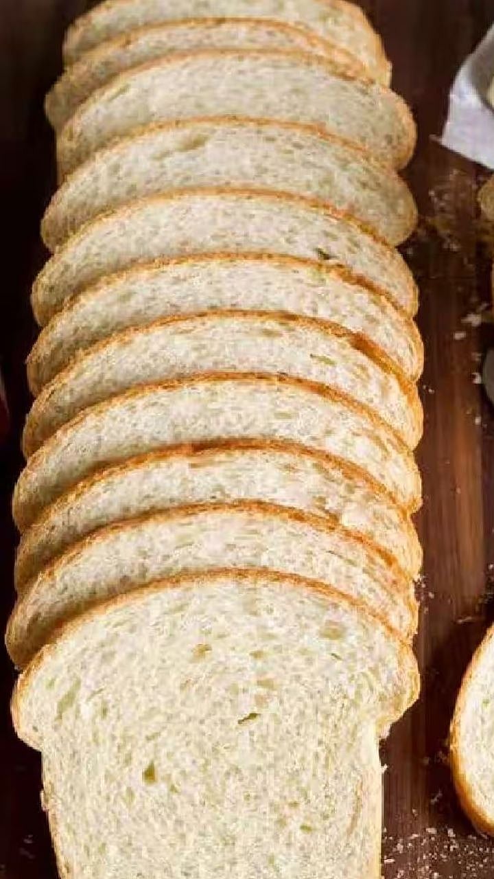 Bread Side effect : रोज पाव खाताय अबब... 'या' गंभीर आजारांना जाल सामोरे ...