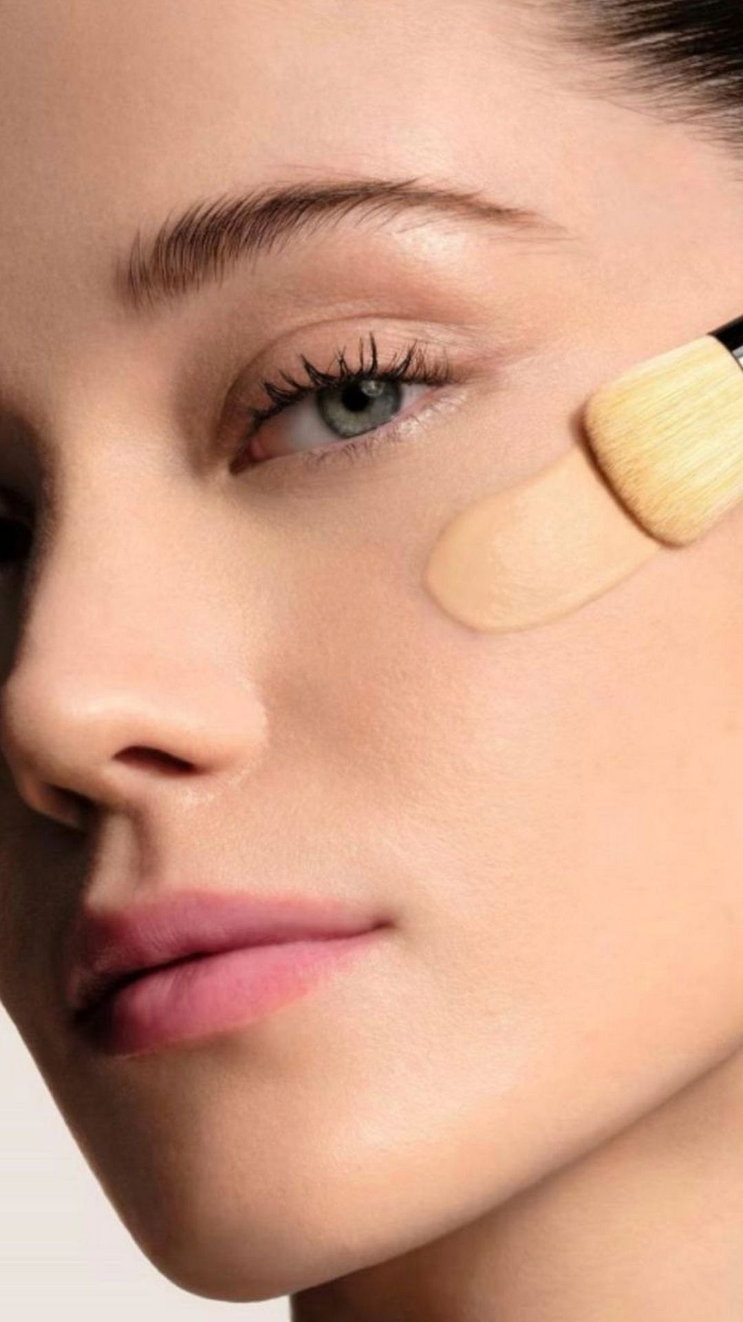 Foundation Makeup Tips : मुलींनो! मेकअप फाउंडेशन खरेदी करताना टाळा 'या ...