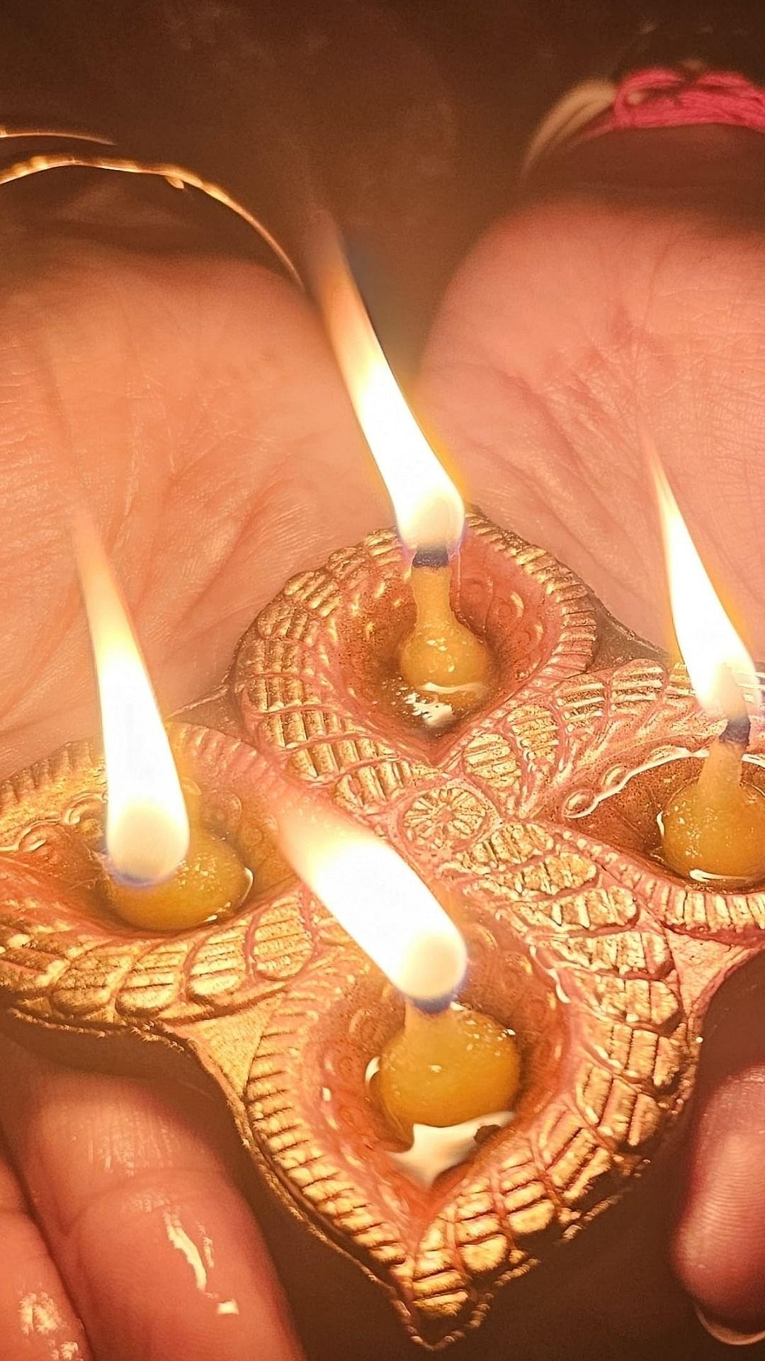 Pooja Wati Disposal : पूजा झाल्यावर जळालेल्या वातीचे काय करावं? 3 Pooja Wati Disposal