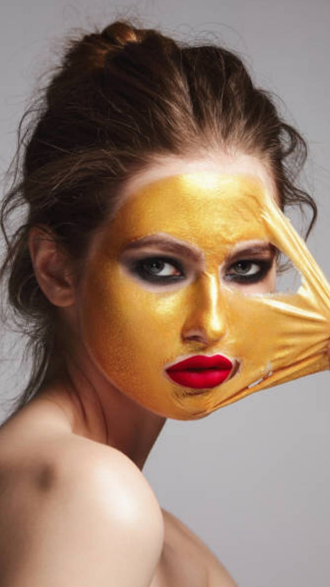 Emergency Medicine : घरात औषध नाहीत? अचानक 'हे' आजार झाल्यास करा घरगुती उपाय 8 Gold Facial At Home